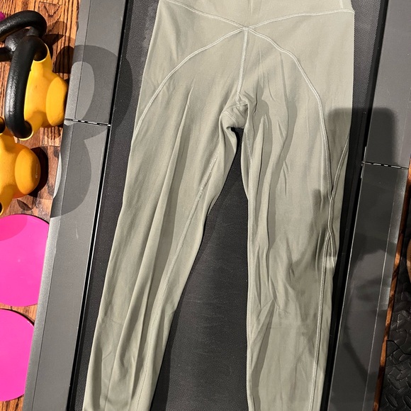 Hardly worn Lululemon 25” Sage high- waisted Invigorate legging - Picture 3 of 3